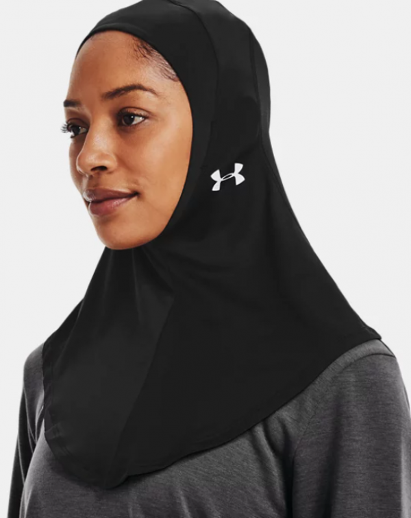 Hoodie hijab dengan logo brand sport